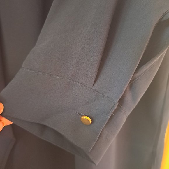 Chico's women's Navy blue lagen style top with gold buttons Sz Large Chicos Sz 2 - Picture 2 of 6